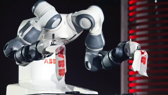 az elso emberbarat robot_yumi_budapest-portal